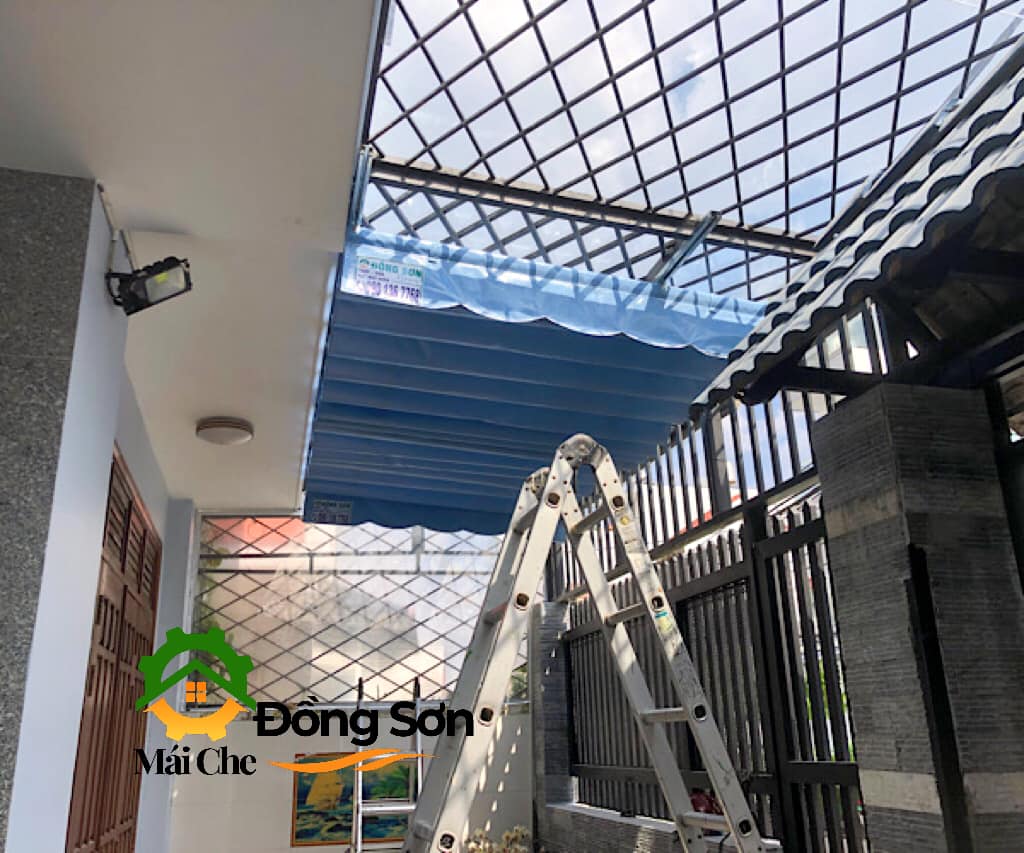 mái che kéo tay sân trước nhà
