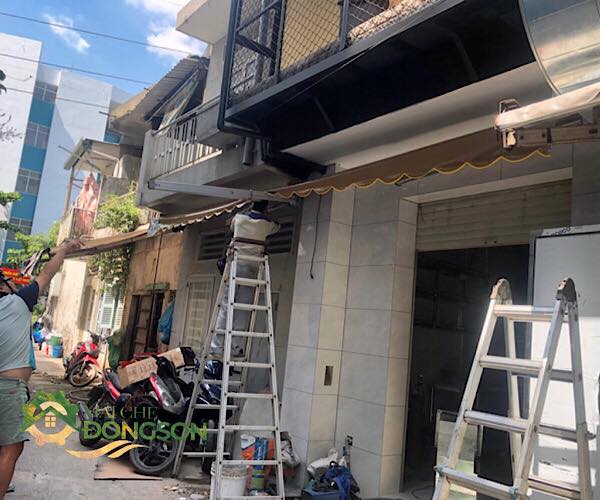 Thay Bạt Mái Hiên Che Trước Nhà